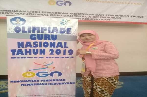 Mrs. Hoeri Raih Juara Guru Terfavorit OGN 2019