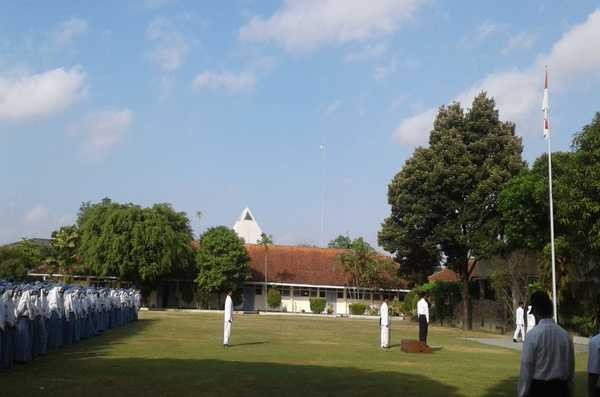 SMAN 1 Sewon Gelar Upacara Peringati Hari Lahir Pancasila SMAN 1 Sewon Gelar Upacara Peringati Hari Lahir Pancasila